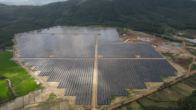 Sharp builds mega solar power plant