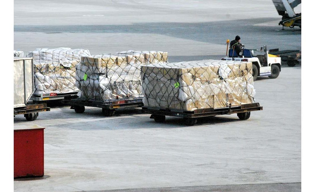 War in Ukraine and Omicron weighs on air cargo